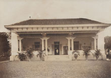 Rangkas Bitung: dwelling of the assistant resident, c.1910. Photograph.