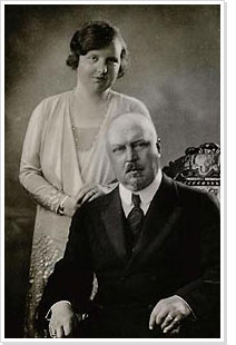 Prince Hendrik with princess Juliana, 1929